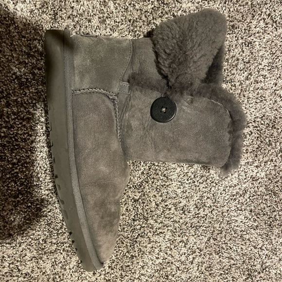 Gray Ugg boots - Picture 2 of 3